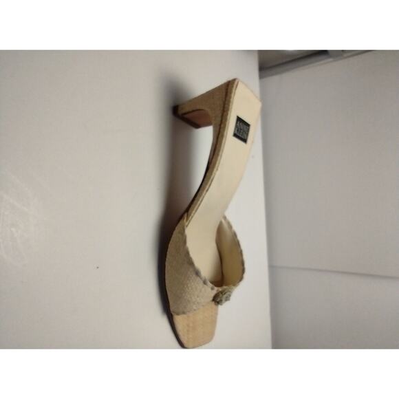 Anne Klein women's tan woven straw mule sandal shoes w Rose Button sz 6M US - Picture 4 of 5